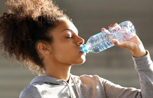 Çok su içmek zararlı mıdır? Su zehirlenmesi nedir ve belirtileri nelerdir?