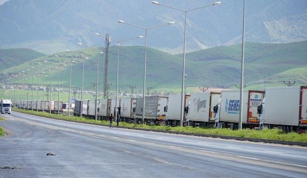Oy kullanmaya geldiler! Sınırda kuyruk oluştu