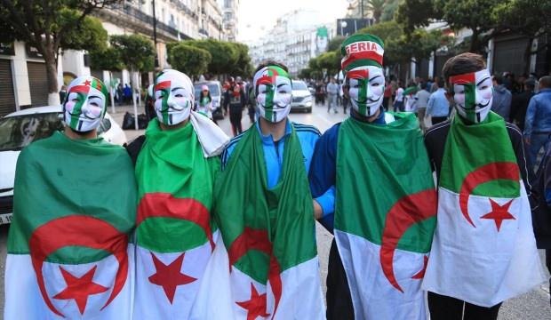Cezayir ordusu: Halkın haklı taleplerini destekliyoruz!