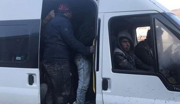 Minibüslerde 67 kaçak göçmen yakalandı