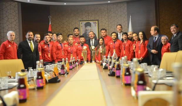 'Romanya'da tarihe tanıklık ettik!'
