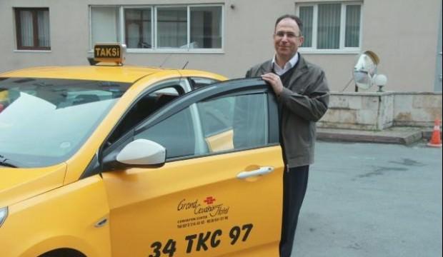 Taksisinde unutulan 30 bin Euro'yu sahibine teslim etti