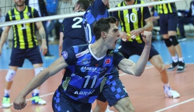 Arkas, Fenerbahçe'yi devirdi! Durum eşitlendi
