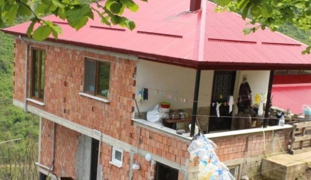 Evine elektrik bağlanmayınca çareyi böyle buldu