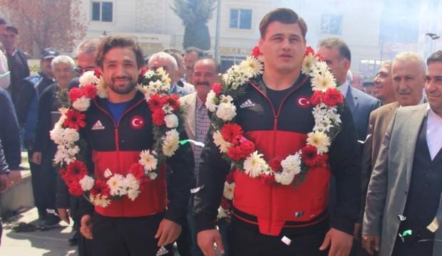 Kayaalp ve Yüksel’e coşkulu karşılama