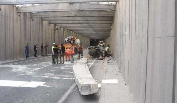 Ä°zmir'in Bornova ilÃ§esinde, hurda araÃ§ yÃ¼klÃ¼ bir kamyon, Osman Kibar Alt GeÃ§idi Ã¼zerindeki beton kiriÅlerden birine Ã§aptÄ±. YÄ±kÄ±lÄ±p, dÃ¼Åen kiriÅ ve kamyondan savrulan hurda otomobiller nedeniyle, alt geÃ§it bir sÃ¼reliÄine trafiÄe kapatÄ±ldÄ±. ile ilgili gÃ¶rsel sonucu
