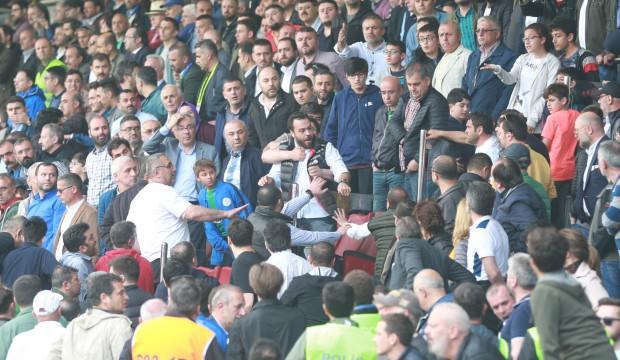 Rize'de protokol tribünü karıştı