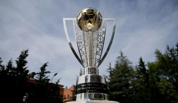 Süper Lig şampiyonluk kupası görücüye çıktı!
