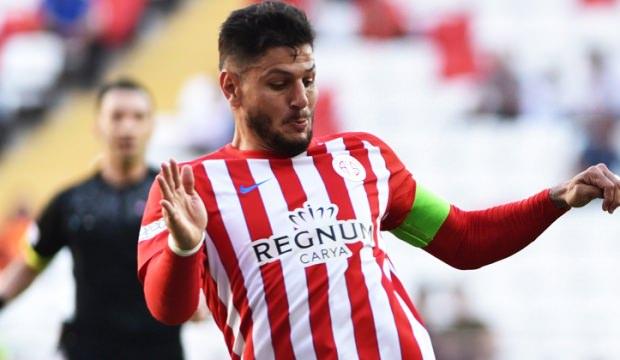 Antalyaspor kaptanını bırakmadı! 3 yıllık imza