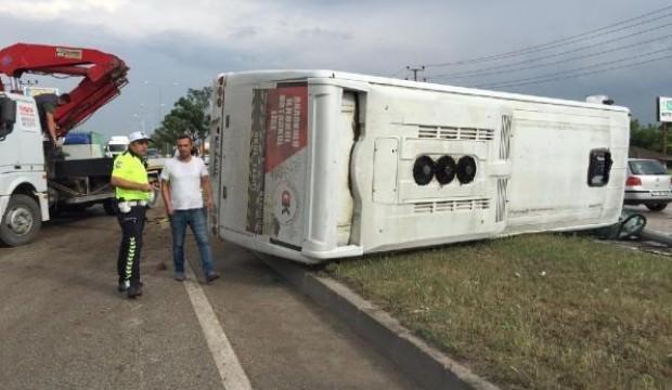 Bursa'da servis midibüsü devrildi: 11 yaralı