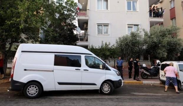 Akılalmaz olay! Kendisine gülen komşularına kurşun yağdırdı