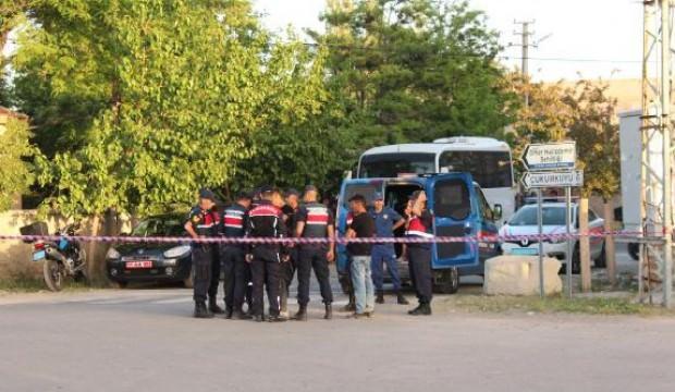 Köy meydanında silahlı kavga: 3 ölü 7 yaralı