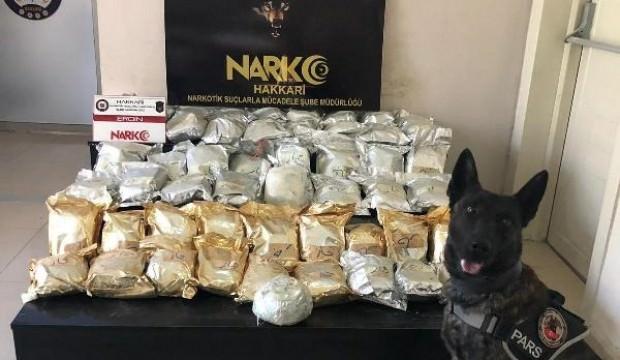 Yüksekova'da şüpheli araçta 59 kilo eroin yakalandı