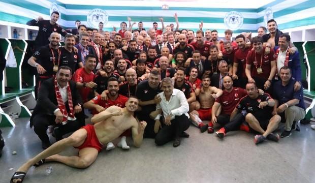 A Milli Takım'dan galibiyet pozu