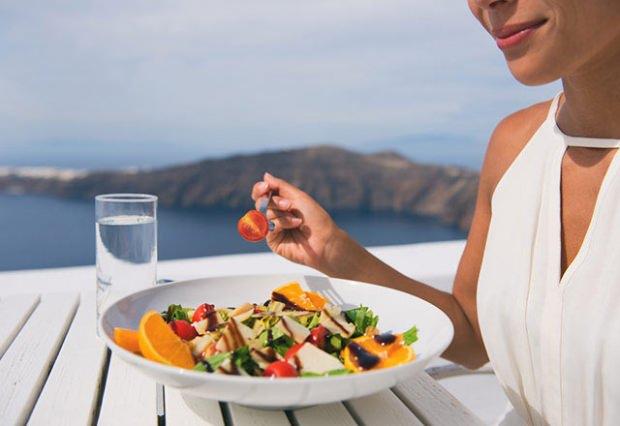 Yaz tatili için diyet! Yazın kolay nasıl zayıflanır? Yazın kilo verdiren yağ yakıcı besin