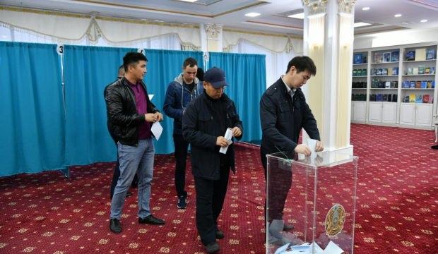 Kazakistan'da halk sandık başında