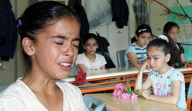 Gözyaşlarına boğan karne töreni