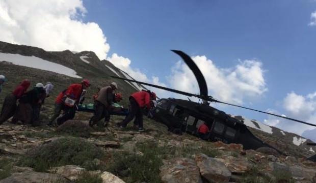Yaylada yıldırım isabet eden 2 kişi helikopterle kurtarıldı