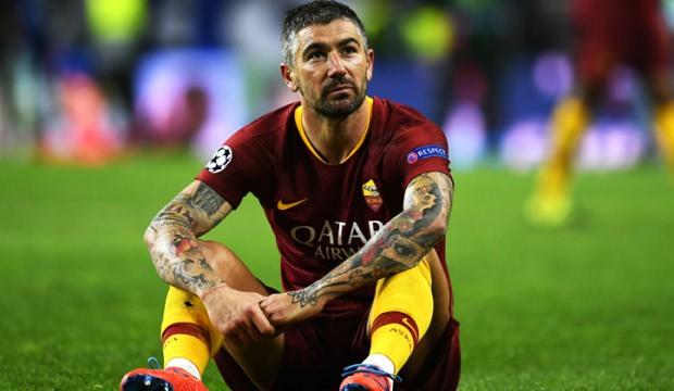 Fenerbahçe Kolarov'dan vazgeçmiyor!