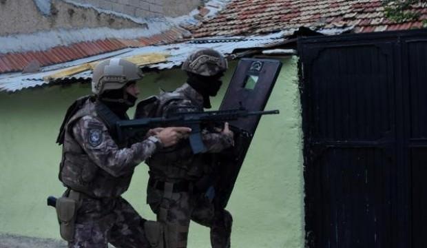 Uyuşturucu tacirlerine şafak baskını: 10 gözaltı