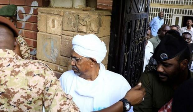 Sudan'a çağrı yaptılar: El Beşir'i bize gönderin, yargılayacağız!
