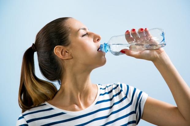 Su içerek nasıl kilo verilir? 1 haftada 7 kilo zayıflatan su diyeti! Kiloya göre su içme oranı