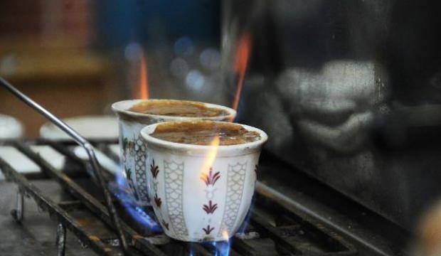 Cezvede değil fincanda pişiriyor, siparişlere yetişemiyor
