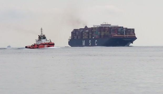 399 metrelik dev gemi Çanakkale Boğazı'ndan geçti