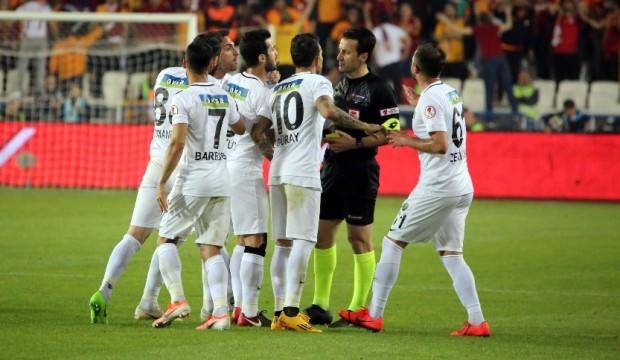 Akhisarspor'da iki isim daha veda etti!