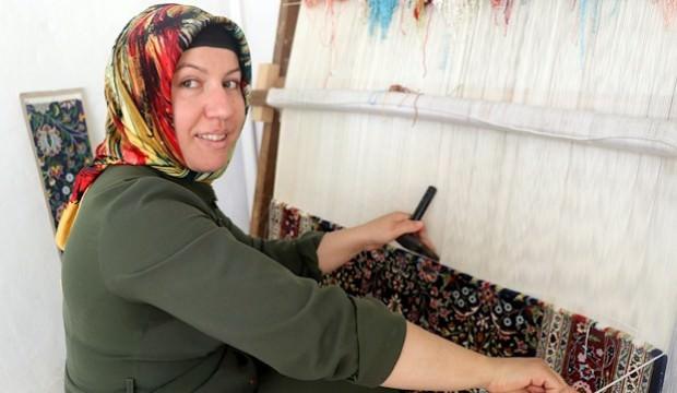 Balkonundan dünyaya açıldı