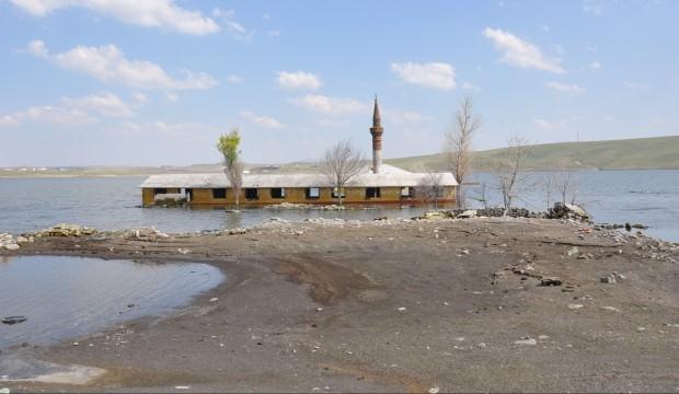 Baraj gölü çekilince ortaya çıktı