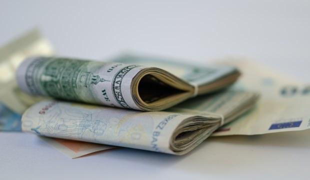 Dolar, ticaret gerilimiyle dalgalı