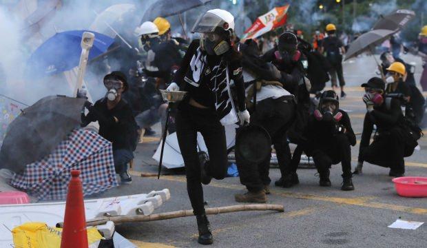 Hong Kong'da tansiyon düşmüyor!