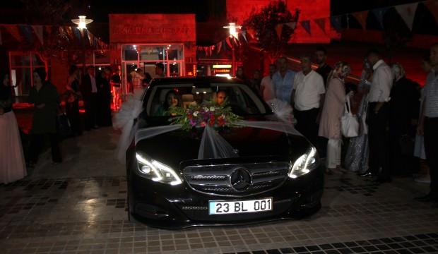 Belediye başkanının aracı gelin arabası oldu