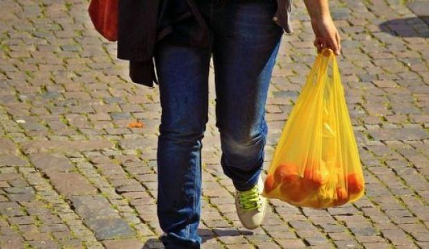 Bir ülke daha plastik poşetleri yasaklamaya hazırlanıyor