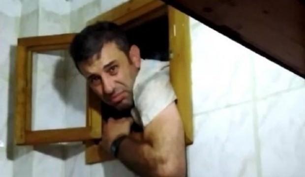 Tuvalet penceresine sıkışmış halde yakalandı