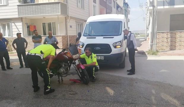 Çalıntı motosikletle kaza yaptı