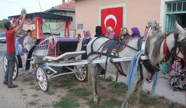 Köydeki sünnet düğününde fayton sefası