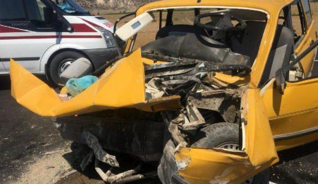 Burdur'da 3 otomobil çarpıştı: 1 ölü, 9 yaralı
