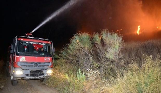 Kumluca'da korkutan yangın söndürüldü