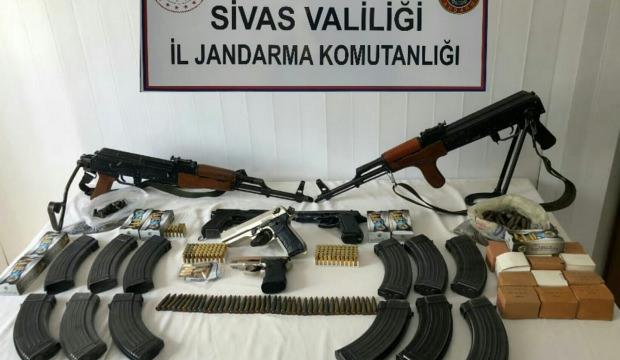 Operasyon düzenlenen evden cephane çıktı