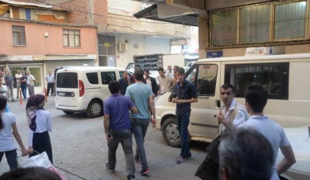 Tabancayla oynarken ağabeyini vurdu