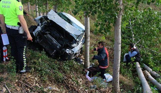 Tokat'Ä±n Erbaa ilÃ§esinde, Erdal YÃ¼cel'in ayakkabÄ±sÄ±nÄ± deÄiÅtirmek iÃ§in yol kenarÄ±na park ettiÄi otomobilden inen eÅi ve 2 kÄ±zÄ±na, hafif ticari araÃ§ Ã§arptÄ±. Kazada, Erdal YÃ¼cel'in eÅi YÄ±ldÄ±z YÃ¼cel Ã¶ldÃ¼, kÄ±zlarÄ± RÃ¼meysa (14) ve HayrÃ¼nisa YÃ¼cel (15) ile hafif ticari araÃ§taki 3 kiÅi de yaralandÄ±. ile ilgili gÃ¶rsel sonucu