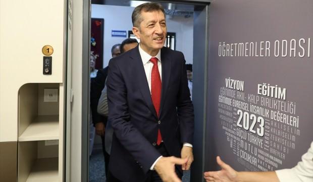 Bakan Selçuk, yeni tasarım öğretmenler odasını tanıttı