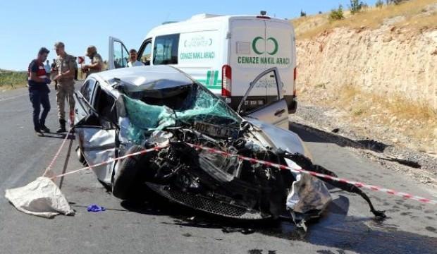 Otomobille kamyonet çarpıştı: 1 ölü, 1 yaralı
