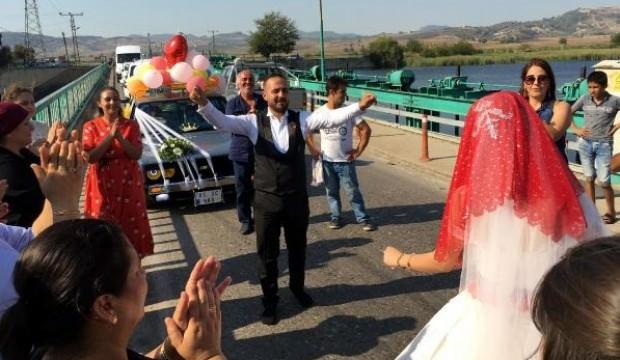 48 yıllık düğün geleneği! Köprüden geçti gelin