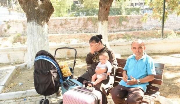 Ailesiyle parkta yaşayan bebeğin medikal ayakkabısını çaldılar