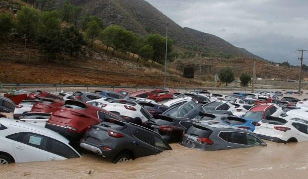 İspanya'da 3 günlük selde 6 kişi öldü