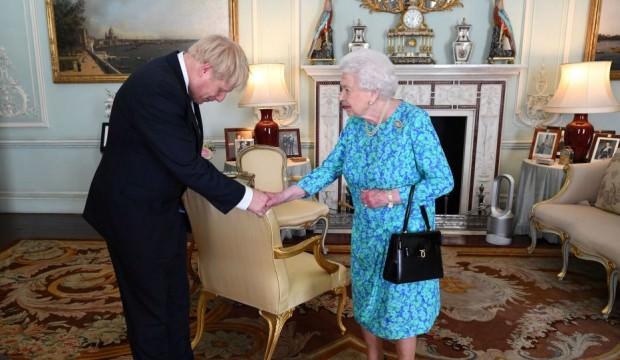 Kraliçe, anlaşmasız Brexit’i önleyen tasarıyı onayladı