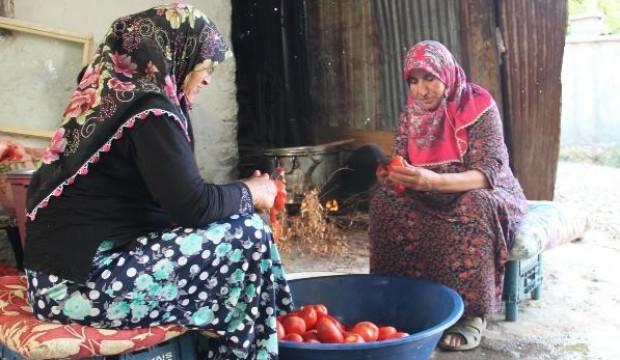 Sivaslı kadınların 'kışlık menemen' mesaisi